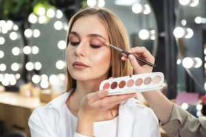 Curso de Maquiagem para Festas e Noivas