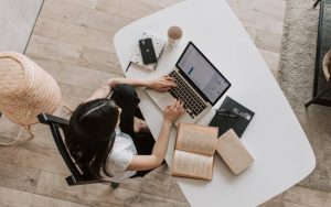 estudar e trabalhar de casa