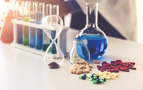 Capa do Curso de Química Medicinal e Farmacêutica